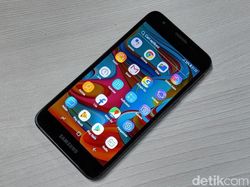 Menggenggam Galaxy A2 Core, Ponsel Android Go Rp 1 Jutaan