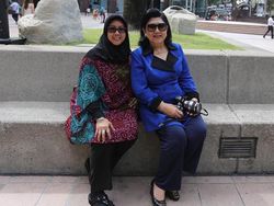 Mengenang Bu Ani dan Kamera Andalannya