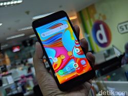 Menggenggam Galaxy A2 Core, Ponsel Android Go Rp 1 Jutaan