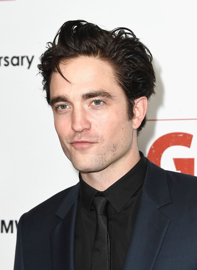 Robert Pattinson dikenal dengan gaya rambutnya yang berantakan. Tampaknya hal tersebut harus ditinggalkan saat ia memerankan Bruce Wayne versi pengusaha seperti di film-film sebelumnya. Foto: Getty Images