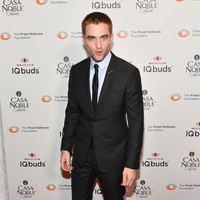 Kira-kira seperti ini penampilan Robert Pattinson saat berperan sebagai Batman yang belum berubah jadi pahlawan dan menjalankan perannya sebagai pengusaha. Foto: Getty Images