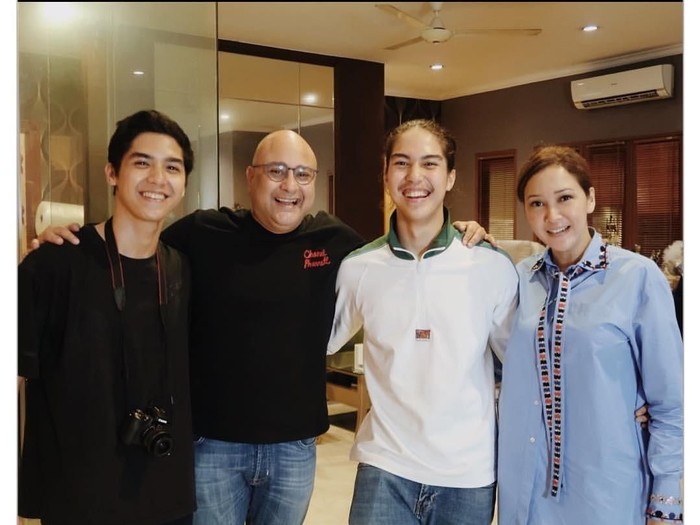 Rayakan Ultah El Rumi, Kaus Irwan Mussry Jadi Sorotan