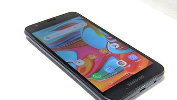 Kapasitas baterai ponsel ini sendiri 2.600 mAh. Foto: Adi Fida Rahman/detikINET