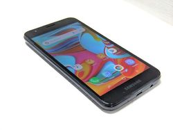 Menggenggam Galaxy A2 Core, Ponsel Android Go Rp 1 Jutaan