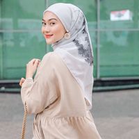 8 Gaya Hijab Simpel untuk Lebaran ala Dian Pelangi hingga Natasha Rizky