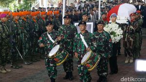 Foto: Berbalut Merah Putih, Jenazah Ani Yudhoyono Diberangkatkan ke Kalibata