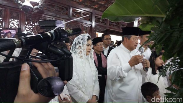 Bersatunya Air Mata Cinta SBY-Ani Yudhoyono