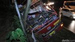 Truk Tabrak Pohon di Jalur Nagreg, 2 Orang Luka Ringan
