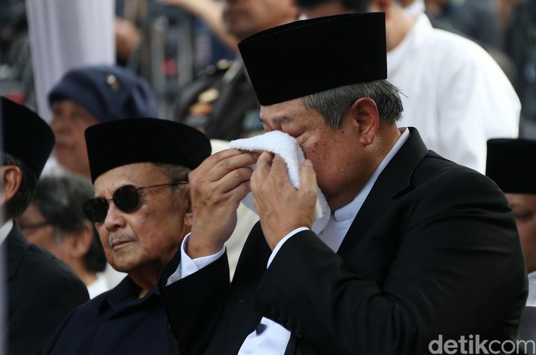 Anji Dapat Mandat Nyanyikan Lagu Tentang Isi Hati SBY soal Ani Yudhoyono Anji Dapat Mandat Nyanyikan Lagu Tentang Isi Hati SBY soal Ani Yudhoyono