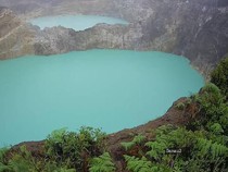 Air Danau Kelimutu Berubah Warna dari Merah Jadi Cokelat Kehitaman