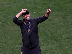 Klopp: Semoga Liga Lekas Jalan Biar Beritanya Bukan Gary Neville Melulu