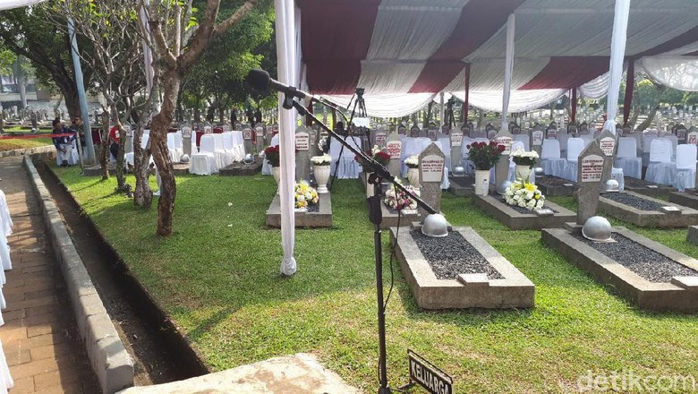 Suasana TMP Kalibata Jelang Pemakaman Ani Yudhoyono Suasana TMP Kalibata Jelang Pemakaman Ani Yudhoyono