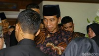 Rencananya, Presiden Jokowi akan memimpin langsung upacara Pemakaman Ibu Ani Yudhoyono di TMP Kalibata, Minggu (2/6) esok. Liang lahat untuk Ani Yudhoyono itu disediakan bersebelahan  dengan makam Ainun, isri dari Presiden ke-3 Republik Indonesia.