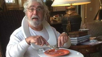 Hmmm, bekas toilet bisa dijadikan tempat makan nih. Mau coba? (Foto: Brightside)