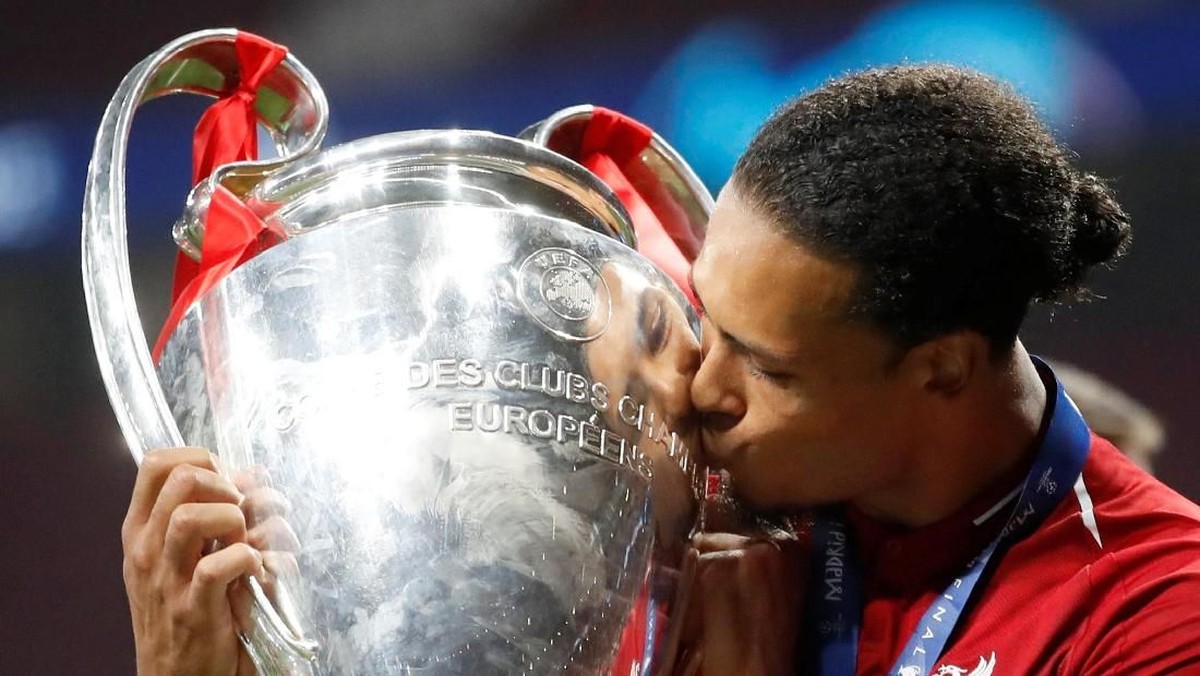 Pemain Liverpool, Virgil Van Dijk, mengungkap momen terbaik di sepakbola sejauh ini. (Foto: Reuters/Carl Recine)
