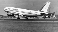 A300 memasuki layanan dengan maskapai Air France pada Mei 1974. Memang penjualannya sedikit melambat pada awalnya dan tidak jelas apakah Airbus akan bertahan (Airbus/CNN)  