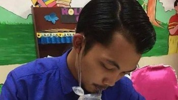 Ketika haus tapi dikejar deadline kerjaan. (Foto: Brightside)