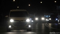 Meski mengalami peningkatan volume kendaraan, namun arus lalu lintas di Nagreg masih terpantau ramai lancar.