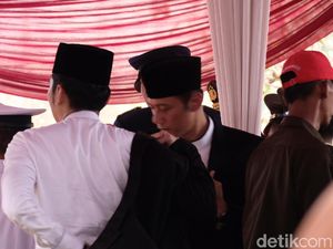 AHY-Ibas Antarkan Jenazah Ani Yudhoyono Hingga ke Liang Lahad