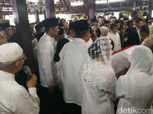 SBY Terus Menangis Jelang Pemakaman Ani Yudhoyono