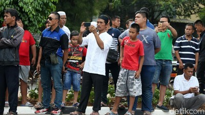 Warga Penuhi TMP Kalibata untuk Saksikan Pemakaman Ani Yudhoyono