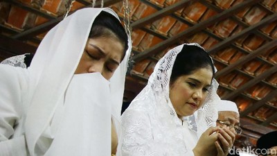 Ekspresi Annisa Pohan dan Aliya Rajasa Saat Doakan Ani Yudhoyono
