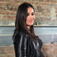 Selain sama-sama baru melahirkan, Begona Villacis dan Meghan Markle memang punya kemiripan fisik. Keduanya punya bentuk wajah, senyum, warna kulit, dan gaya rambut serupa. Foto: Instagram @begonavillacis