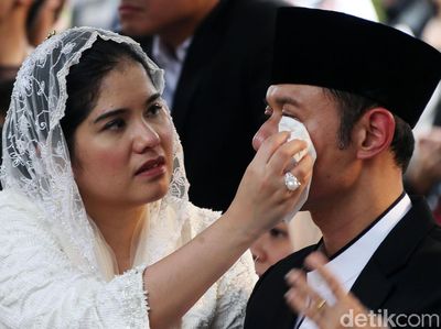 Momen Haru Annisa Pohan Seka Air Mata AHY