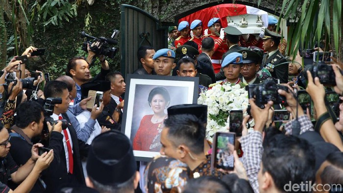 Semasa hidup, Ani Yudhoyono cukup aktif dalam kegiatan sosial dan kesehatan (Foto: Grandyos Zafna) Semasa hidup, Ani Yudhoyono cukup aktif dalam kegiatan sosial dan kesehatan (Foto: Grandyos Zafna)
