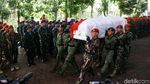 Foto: Berbalut Merah Putih, Jenazah Ani Yudhoyono Diberangkatkan ke Kalibata