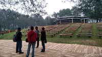 Saat ini objek wisata Golaga juga telah dilengkapi dengan wahana baru seperti kebun binatang mini, rumah jaring, taman bunga, ampitheatre untuk konser (Arbi Anugrah/detikcom)  