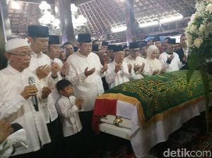 Nasaruddin Umar Pimpin Doa untuk Ani Yudhoyono di Pendopo Cikeas