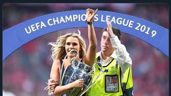 Penyusup lapangan dalam kemenangan Liverpool juga jadi meme. (Foto: Internet/Twitter)