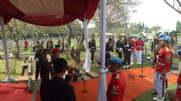 Geladi resik pemakaman Ani Yudhoyono.