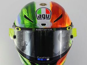Helm Spesial Valentino Rossi di Italia