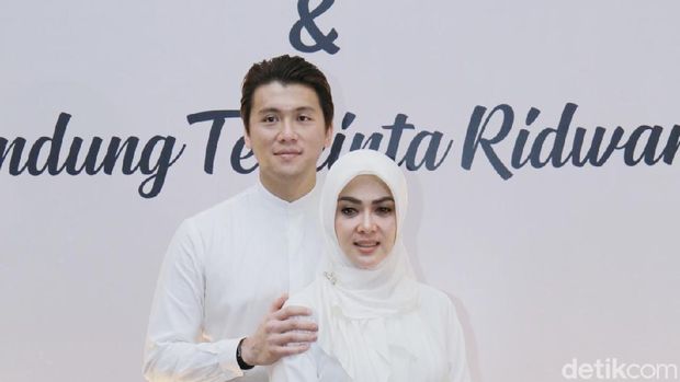 Syahrini dan Reino Barack ditemui di Pesantren Az-Zikra, Sentul, Bogor, Jawa Barat, Sabtu (1/2/2019).
