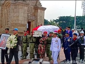 Jokowi Jadi Inspektur, Upacara Militer Pemakaman Ani Yudhoyono Dimulai