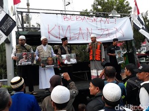 Massa Ormas Datangi Polresta Solo, Tuntut Kivlan Zen Dibebaskan