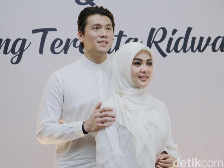 Syahrini di Antara Tradisi Berbagi Anak Yatim dan THR Rp 500 Juta
