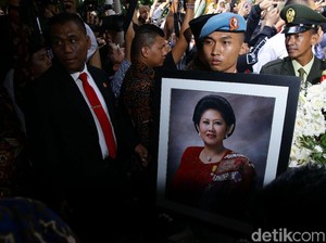 Bom Waktu di Balik Meninggalnya Arifin Ilham dan Ani Yudhoyono