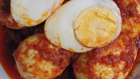 Telur bumbu bali yang sedap aromanya dengan rasa pedas manis enak dimakan dengan nasi hangat. Foto : Instagram @bunda_ani69