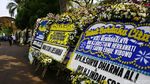 Karangan Bunga untuk Ani Yudhoyono Banjiri Cikeas