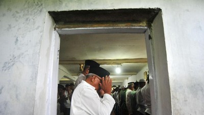 Jemaah Tarekat Naqsabandiyah dan Tarekat Syattariah Salat Id Hari Ini