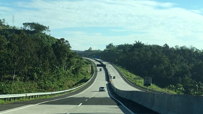 14 Ruas Tol Prioritas Jokowi Menanti Investor