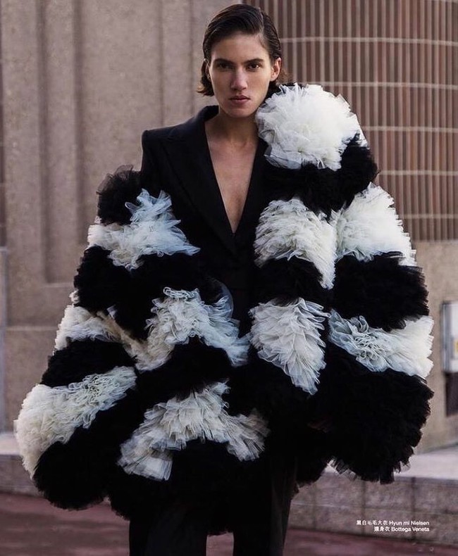 Tentu saja pernyataan Tamy tersebut mengejutkan netizen. Beberapa mengritik Tamy yang ingin jadi politikus. Seseorang seperti ini ingin masuk ke politik. Jika kamu memilih seseorang seperti itu, kamu tidak perlu bertanya seperti apa masa depan Swiss jadinya!, tulis seorang netizen. Foto: Instagram/@tamynation