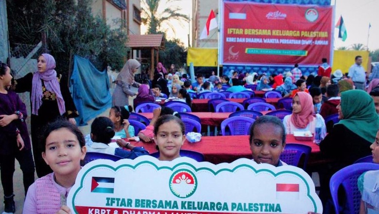 Indonesia Bantu Warga Palestina di Gaza Buka Puasa Bersama Indonesia Bantu Warga Palestina di Gaza Buka Puasa Bersama