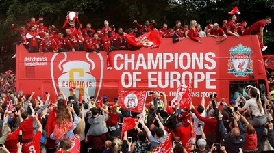 Arak-arakan Liverpool Pamerkan Si Kuping Besar