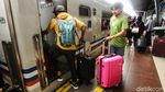 Gelombang Pemudik Masih Terasa di Stasiun Senen