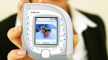 Nokia ketupat ini punya nama asli Nokia 7600. Foto: Sean Gallup/Getty Images