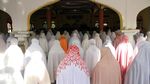 Jemaah Tarekat Naqsabandiyah dan Tarekat Syattariah Salat Id Hari Ini